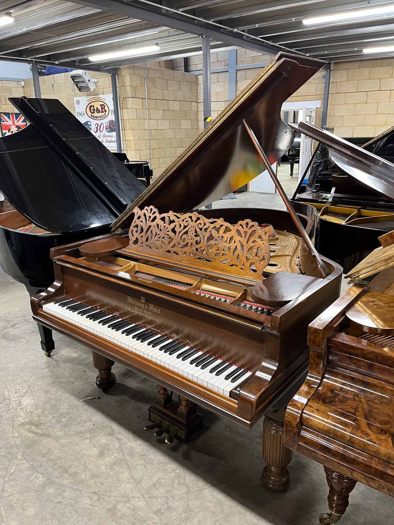 Steinway staande piano
