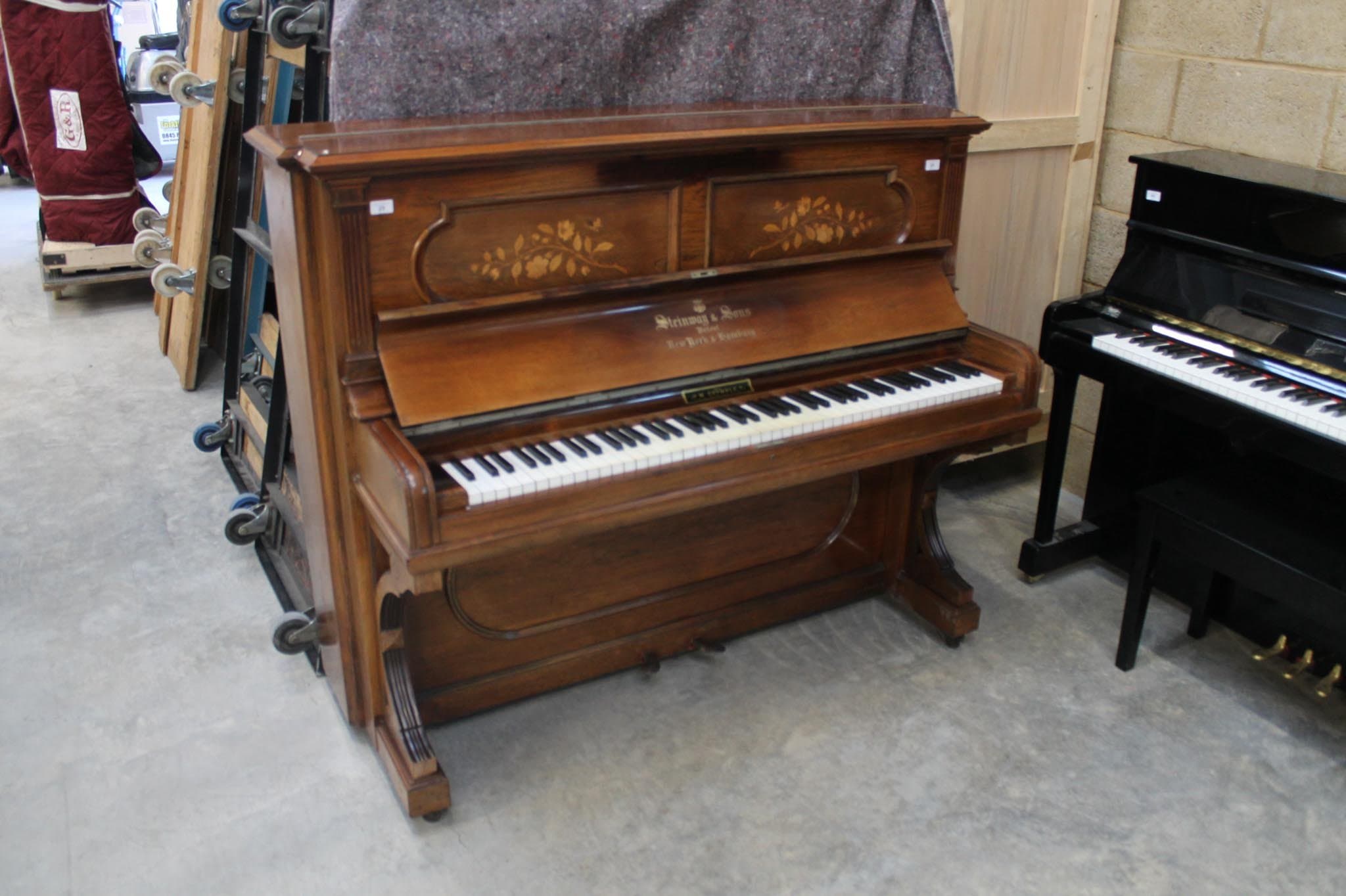 Steinway staande piano