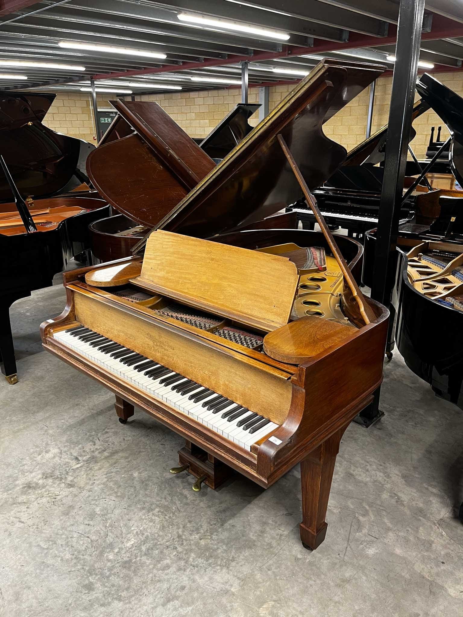 Steinway staande piano