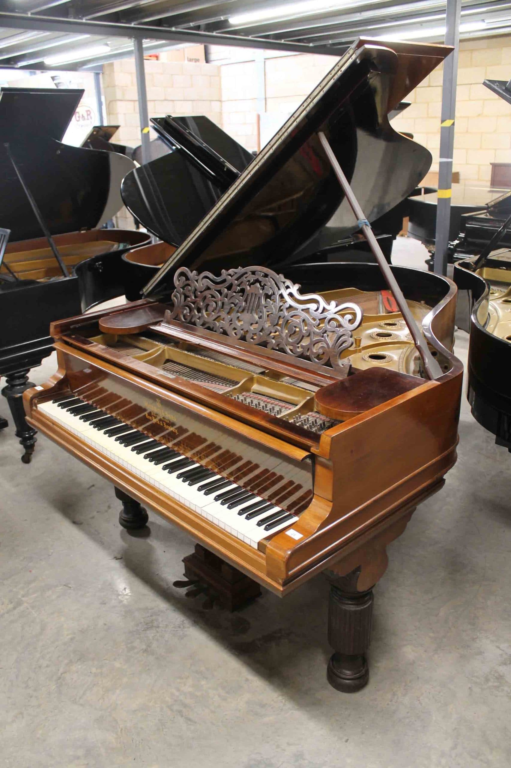 Steinway staande piano