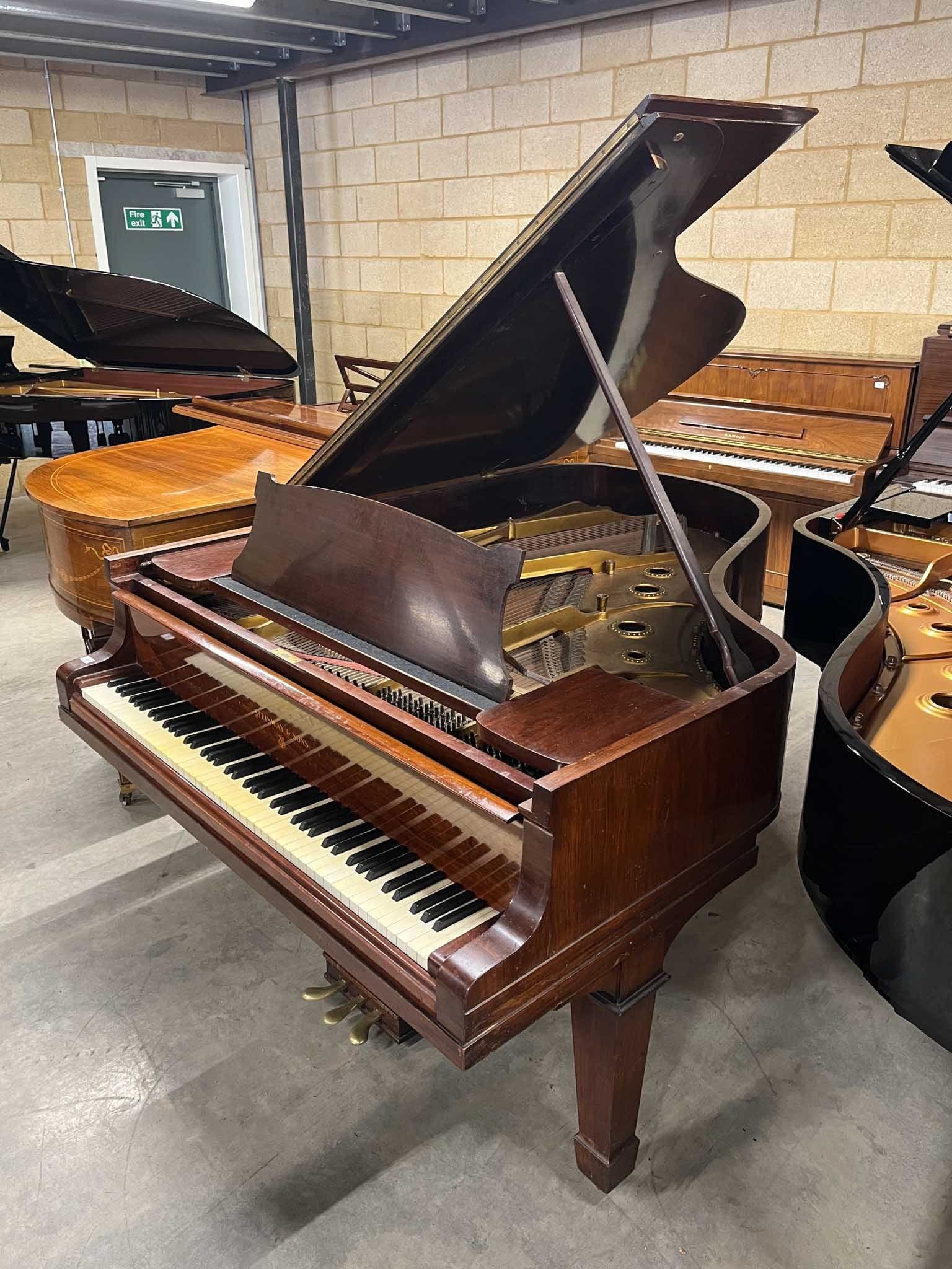 Steinway staande piano