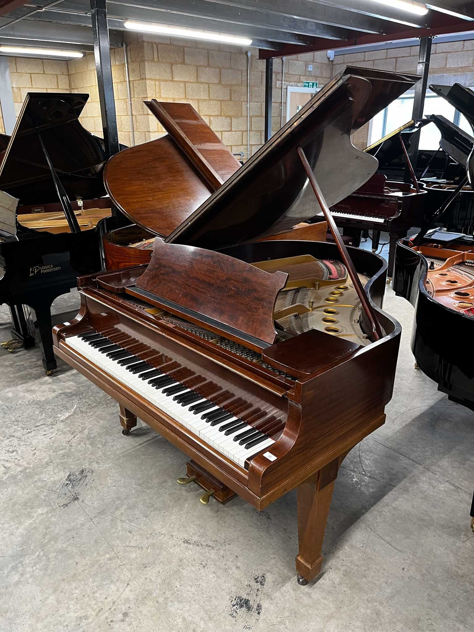 Steinway staande piano