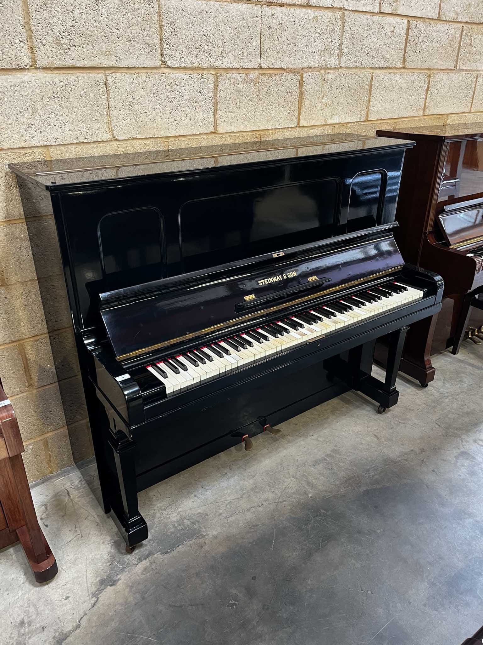 Steinway staande piano