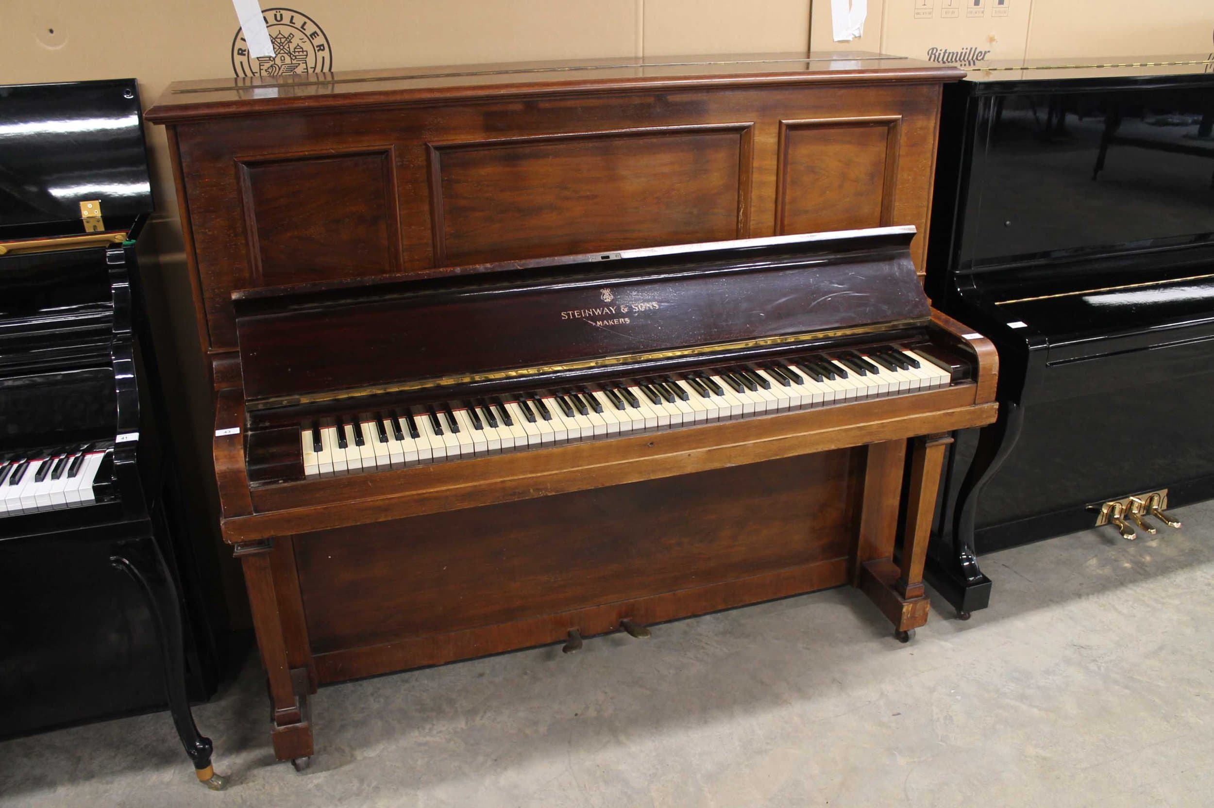 Steinway staande piano