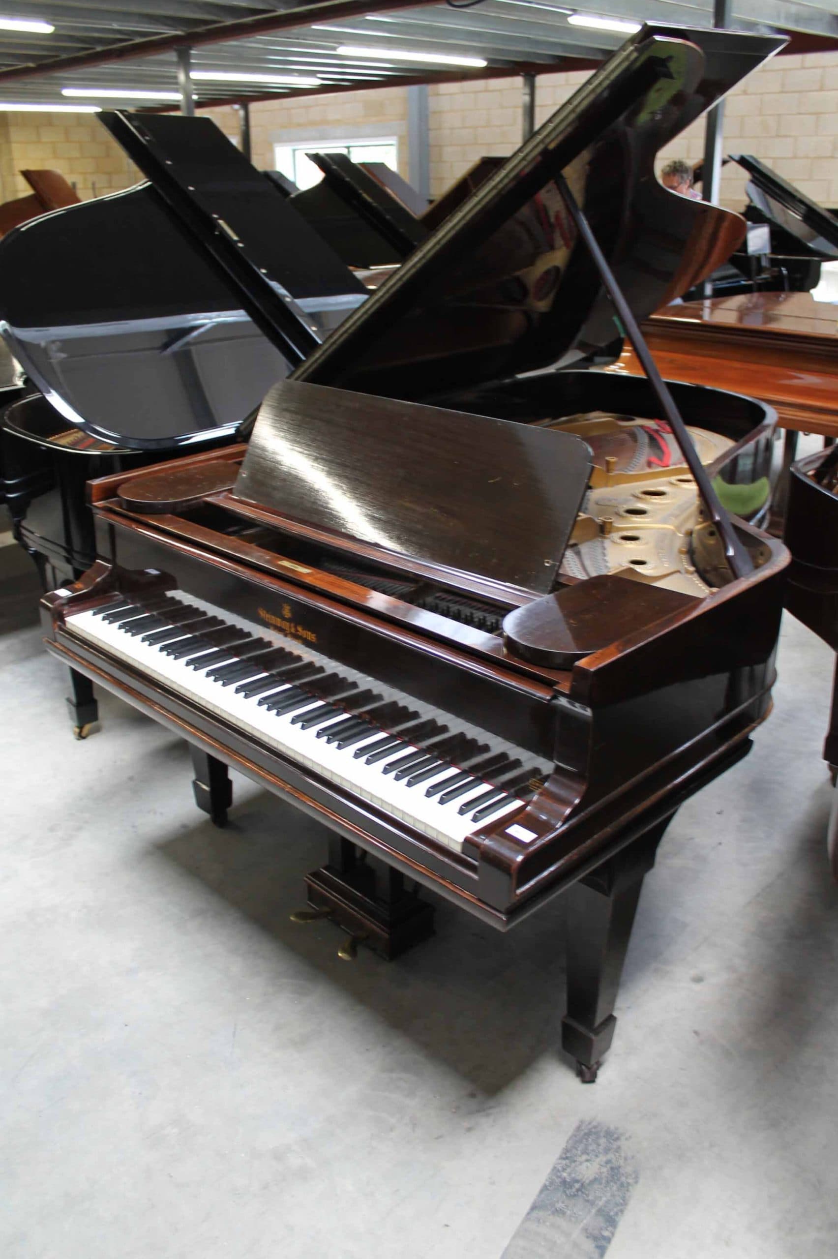 Steinway staande piano
