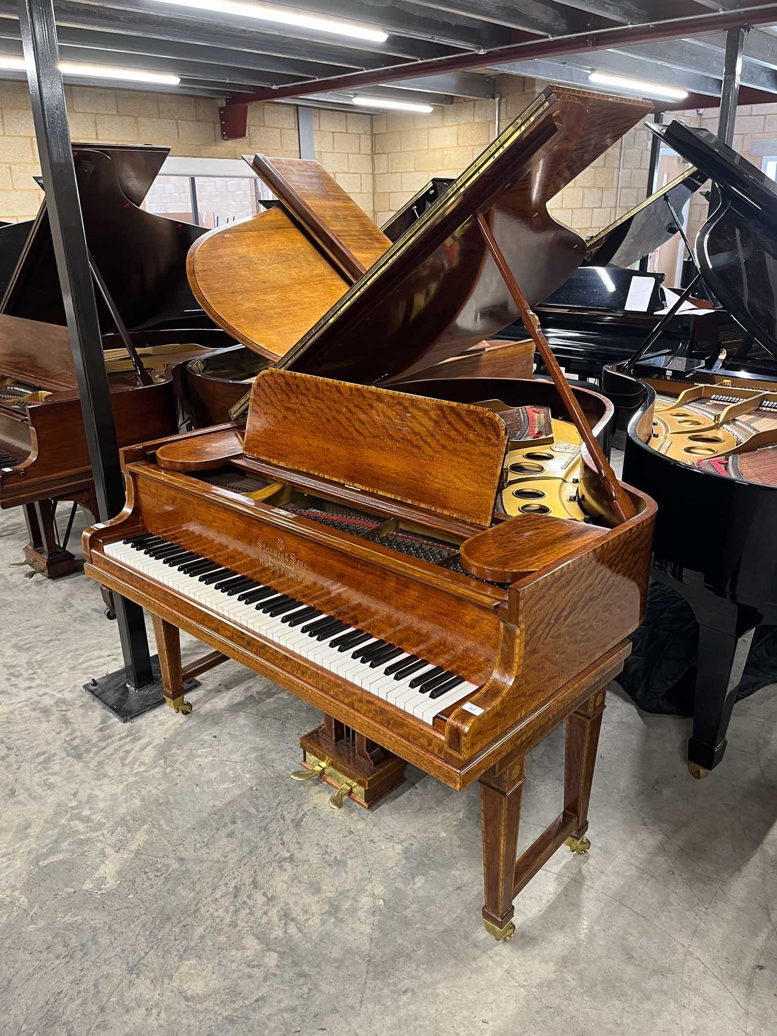 Steinway staande piano