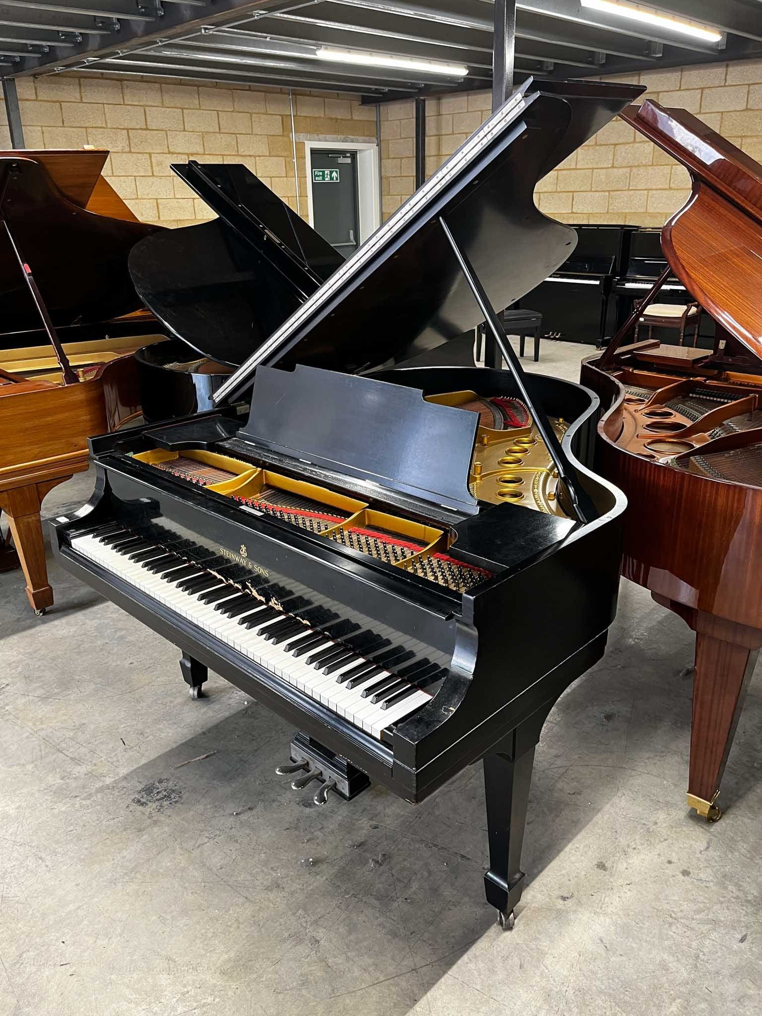 Steinway staande piano