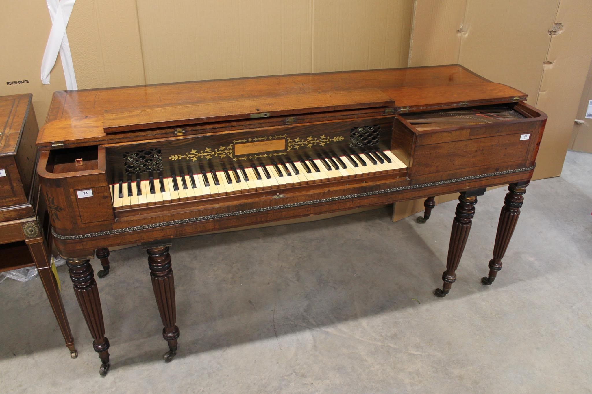 John staande piano