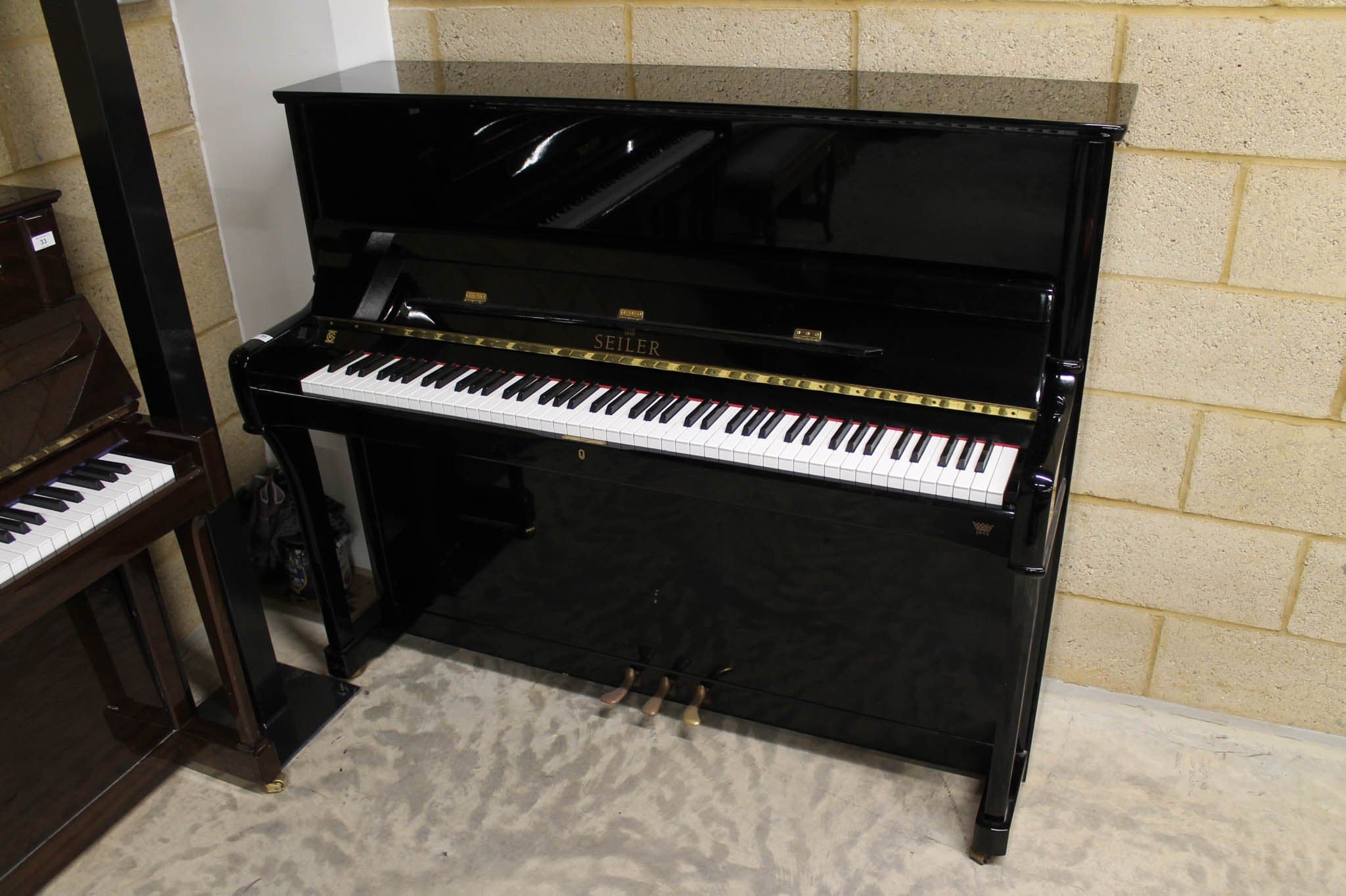 Ed Seiler staande piano