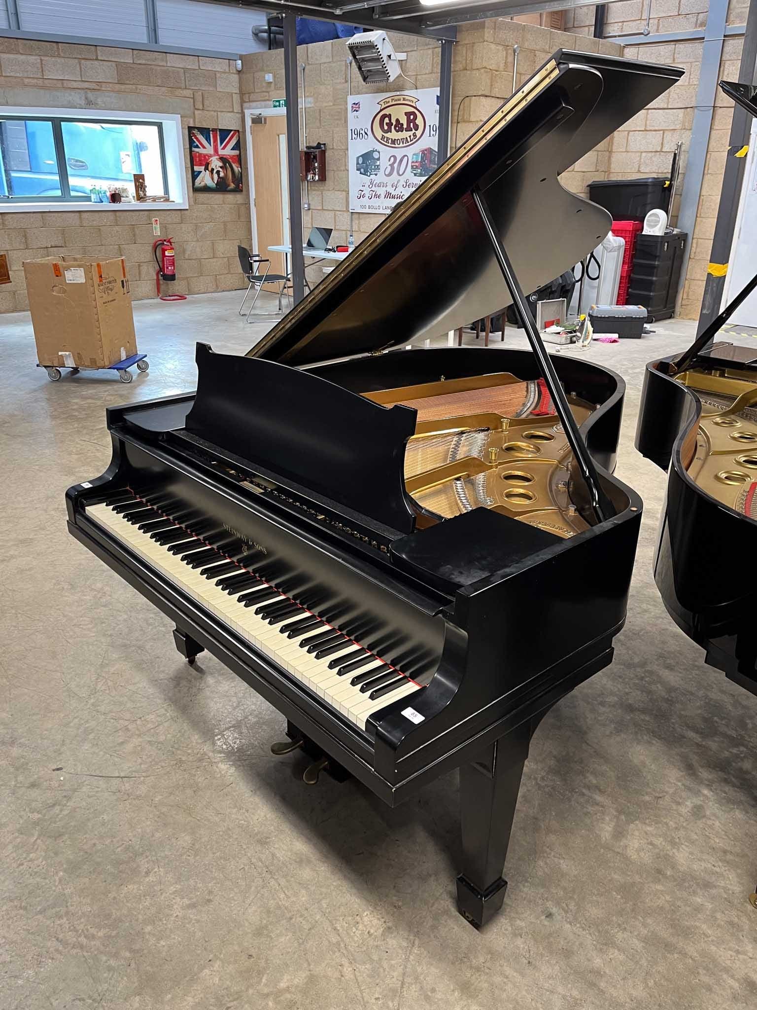 Steinway staande piano