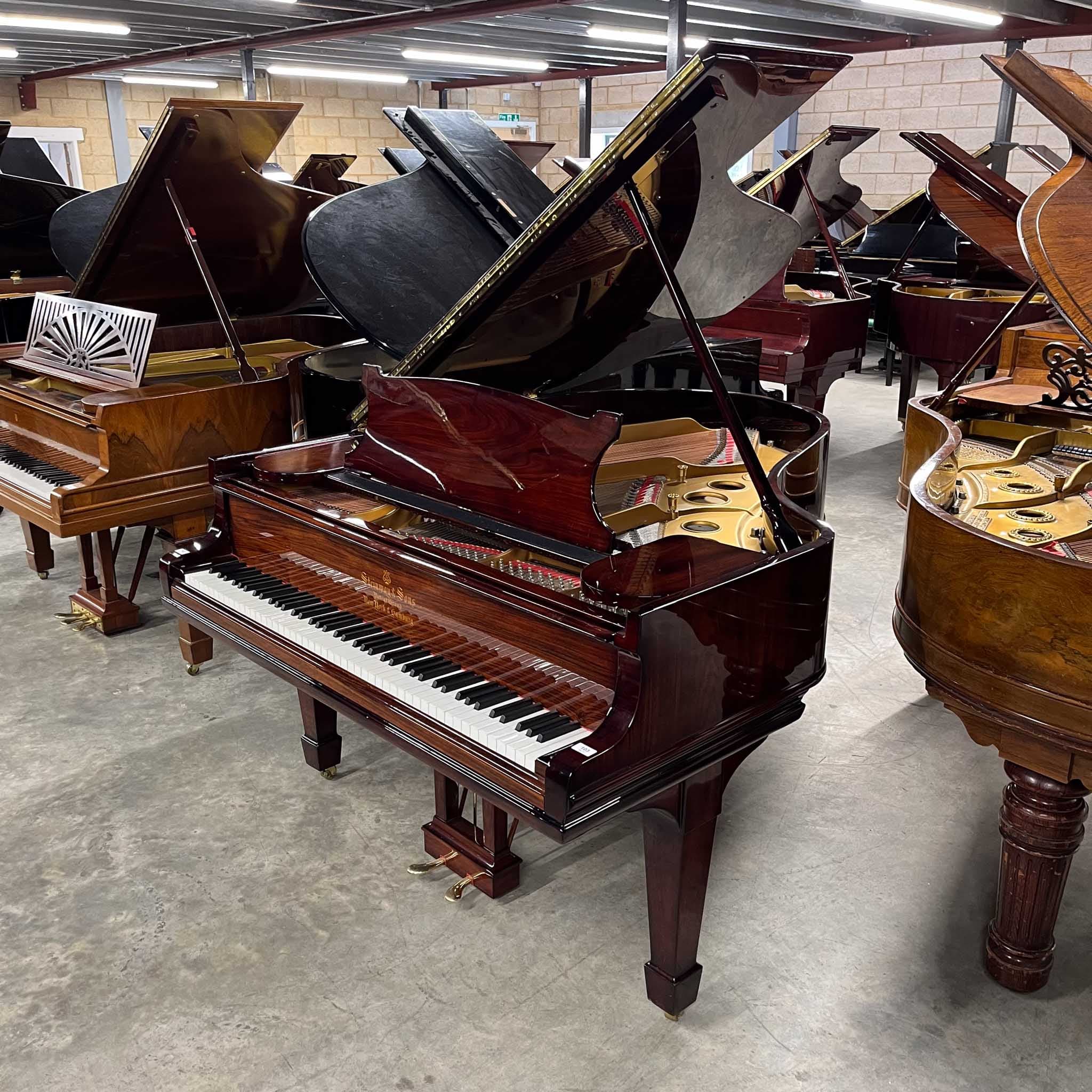 Steinway staande piano