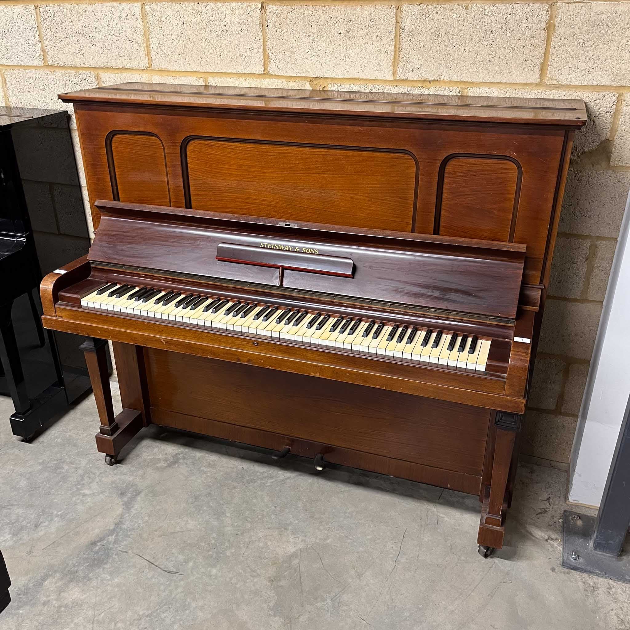 Steinway staande piano