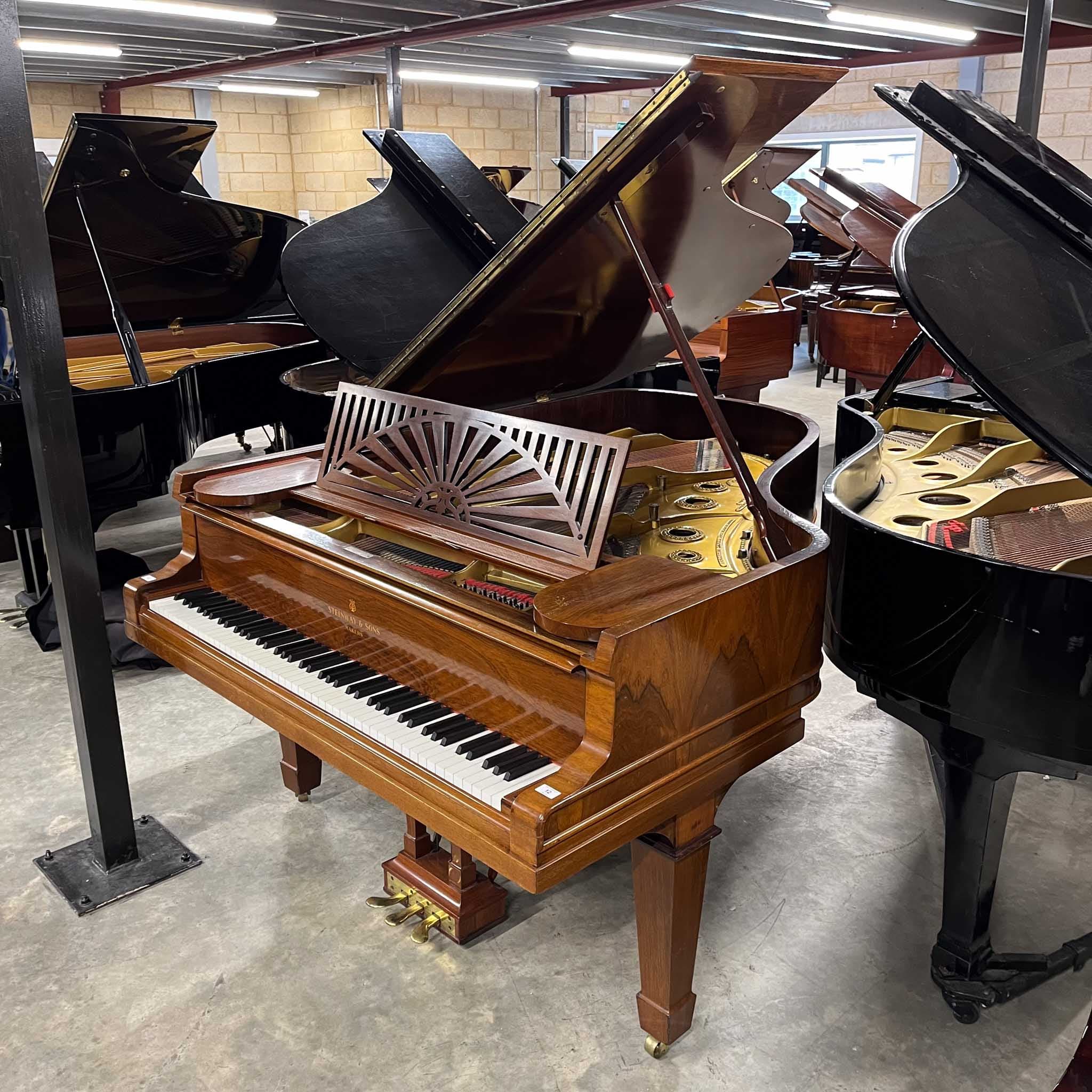 Steinway staande piano
