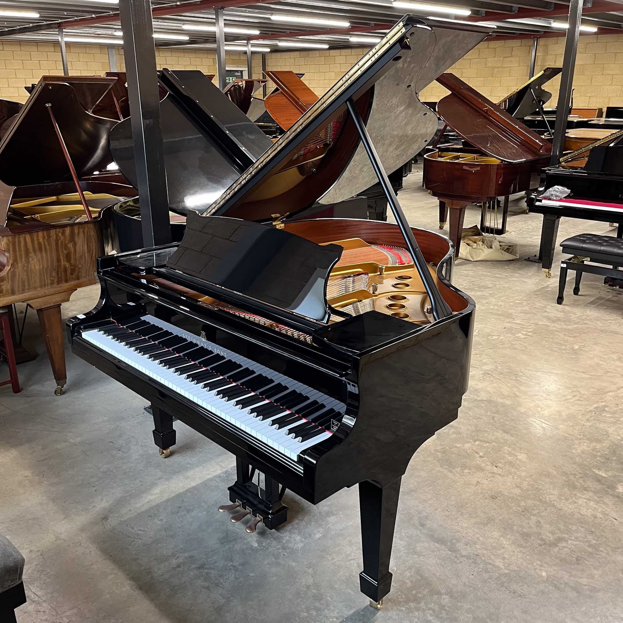 Steinway staande piano