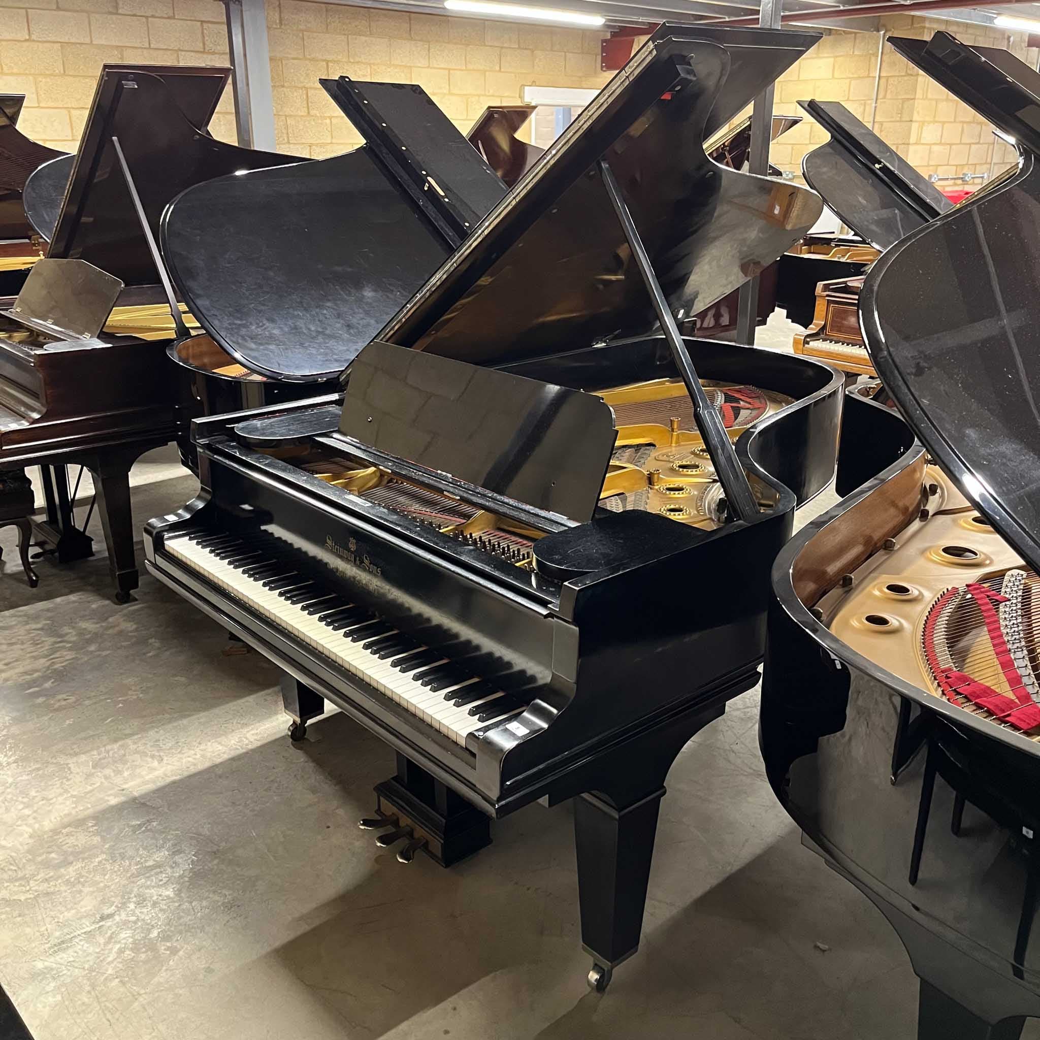 Steinway staande piano