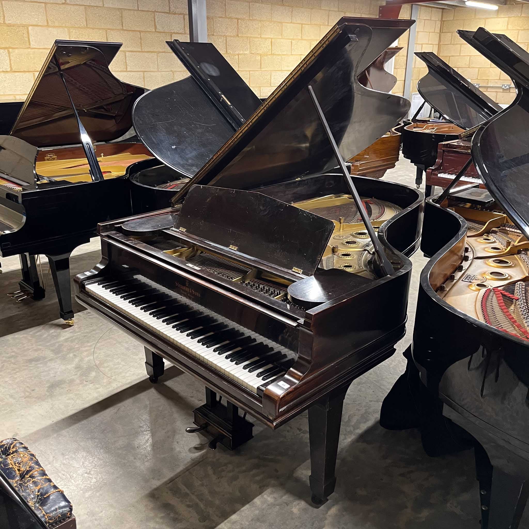 Steinway staande piano