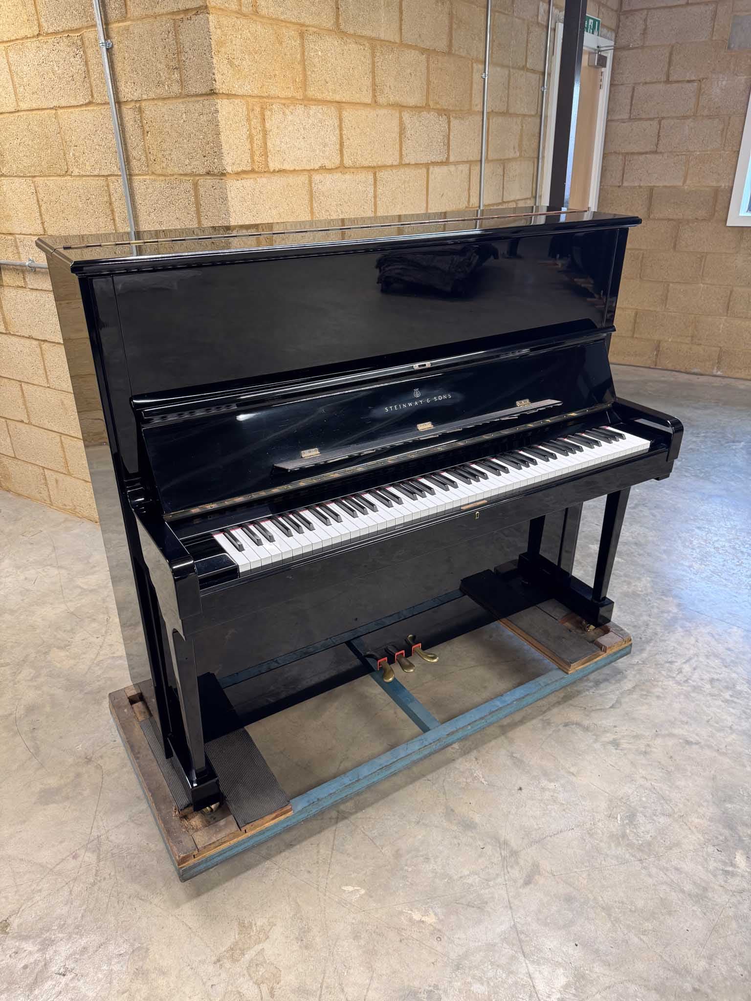 Steinway staande piano
