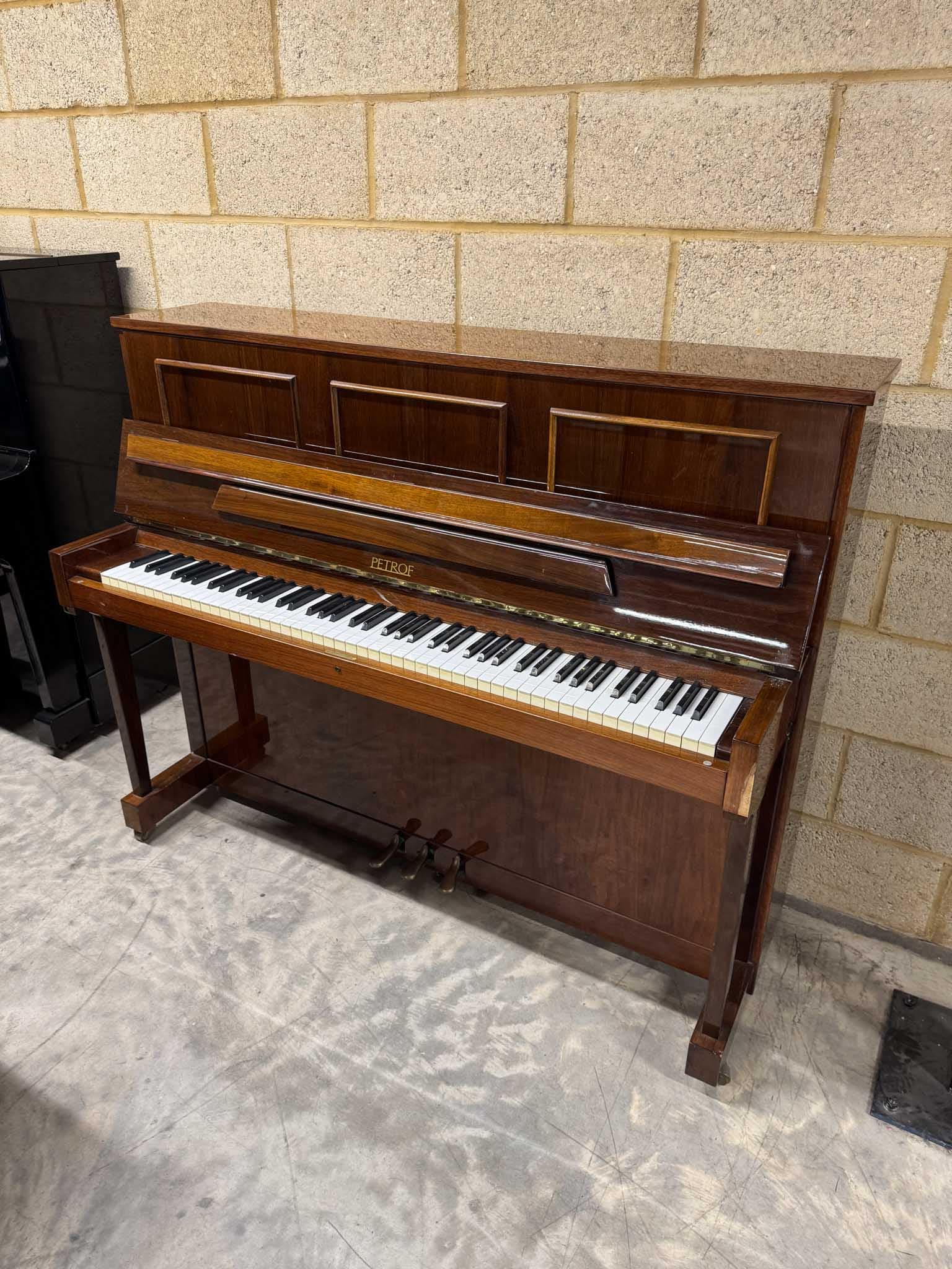 Petrof staande piano