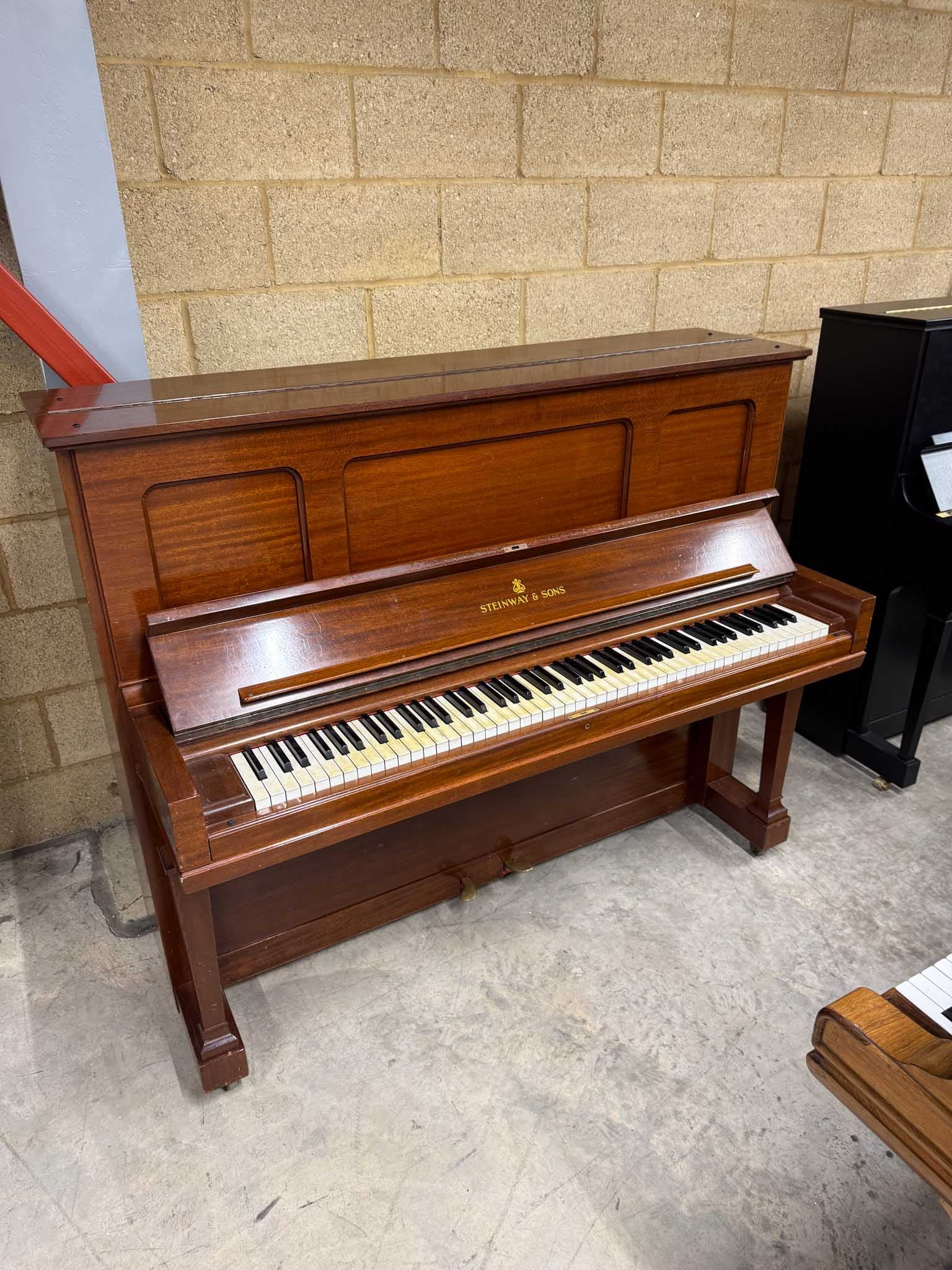 Steinway staande piano