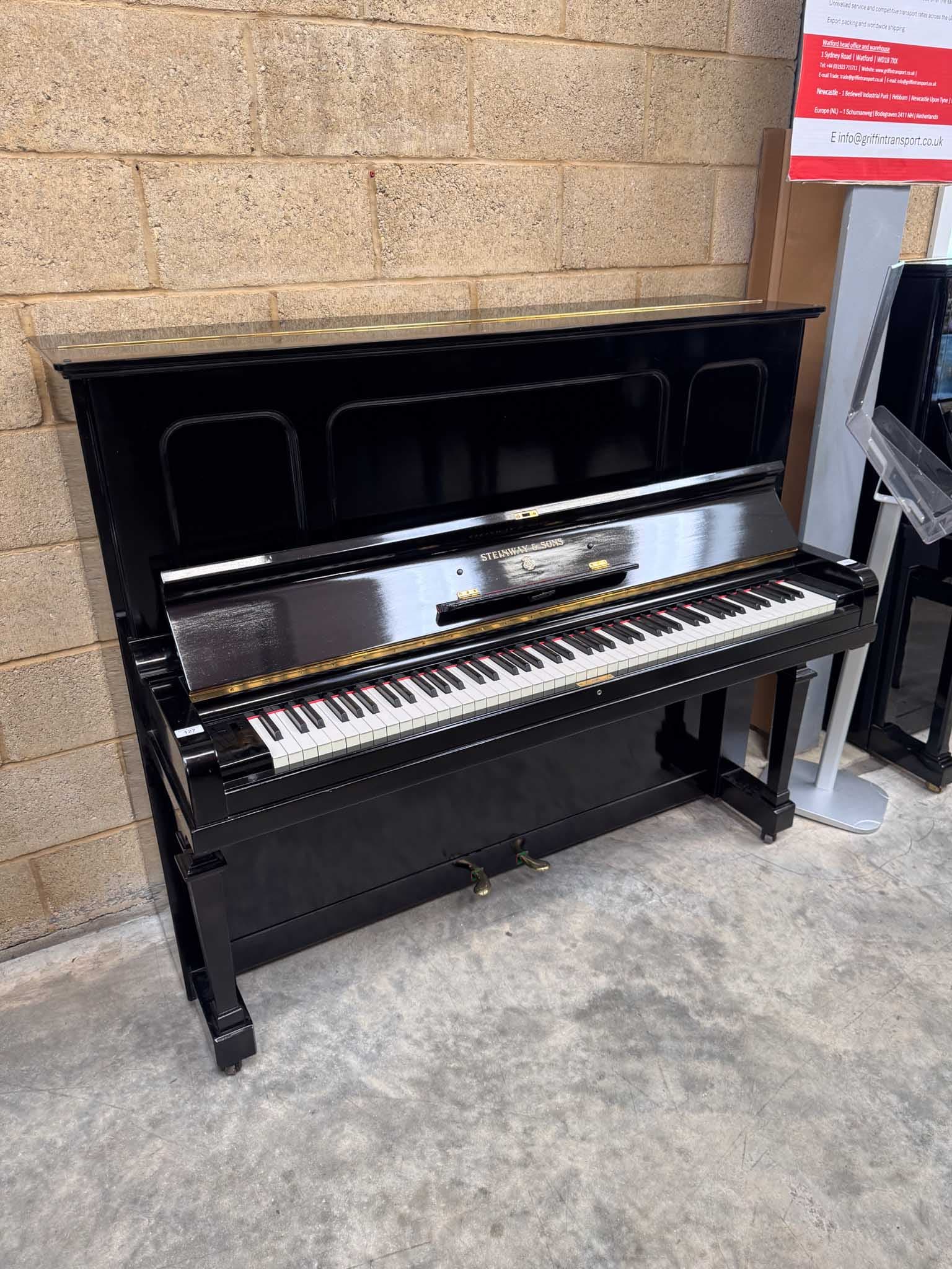 Steinway staande piano