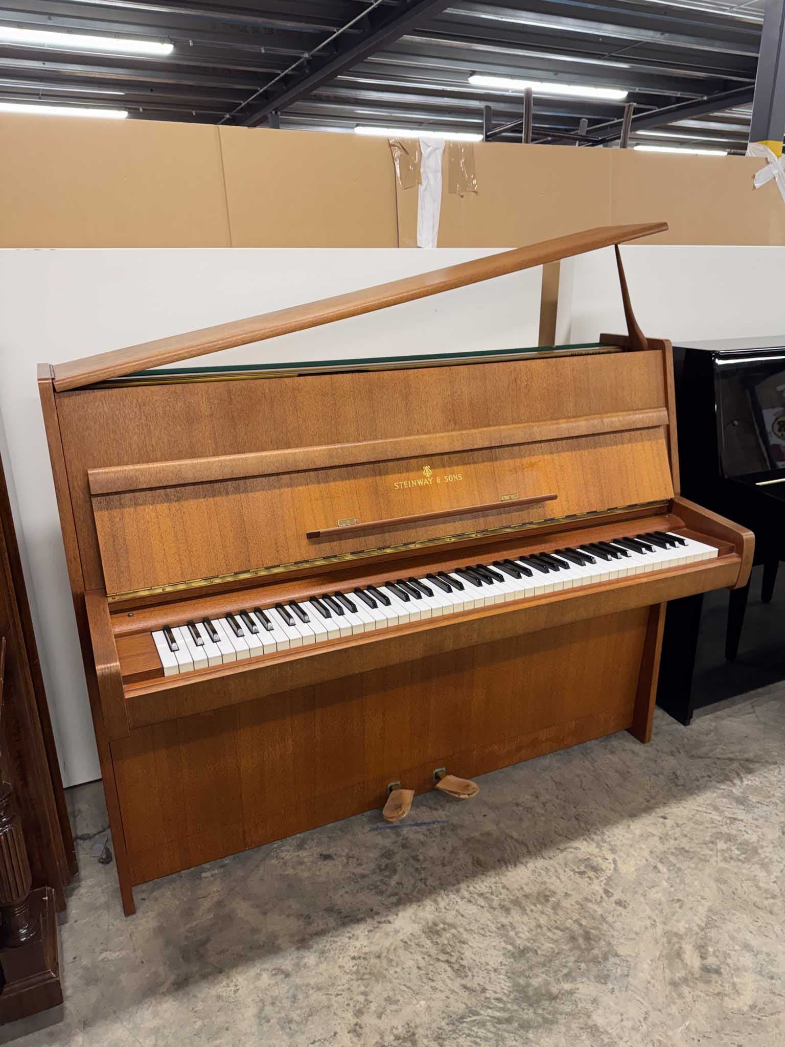 Steinway staande piano